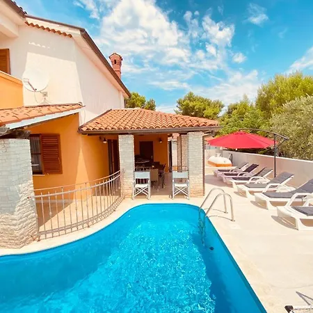 Family Holiday home Medulin
